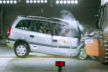 Краш тест Opel Vauxhall Zafira (2001)
